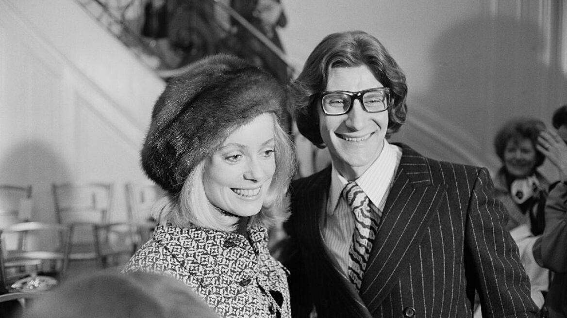 Catherine Deneuve: Ποζάρει για τον Saint Laurent και αποδεικνύει ότι στα 77 της παραμένει η απόλυτη μούσα του στυλ