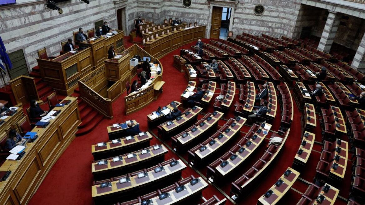 Βουλή: Σύγκρουση κυβέρνησης και αντιπολίτευσης για την ανομία των πανεπιστημίων