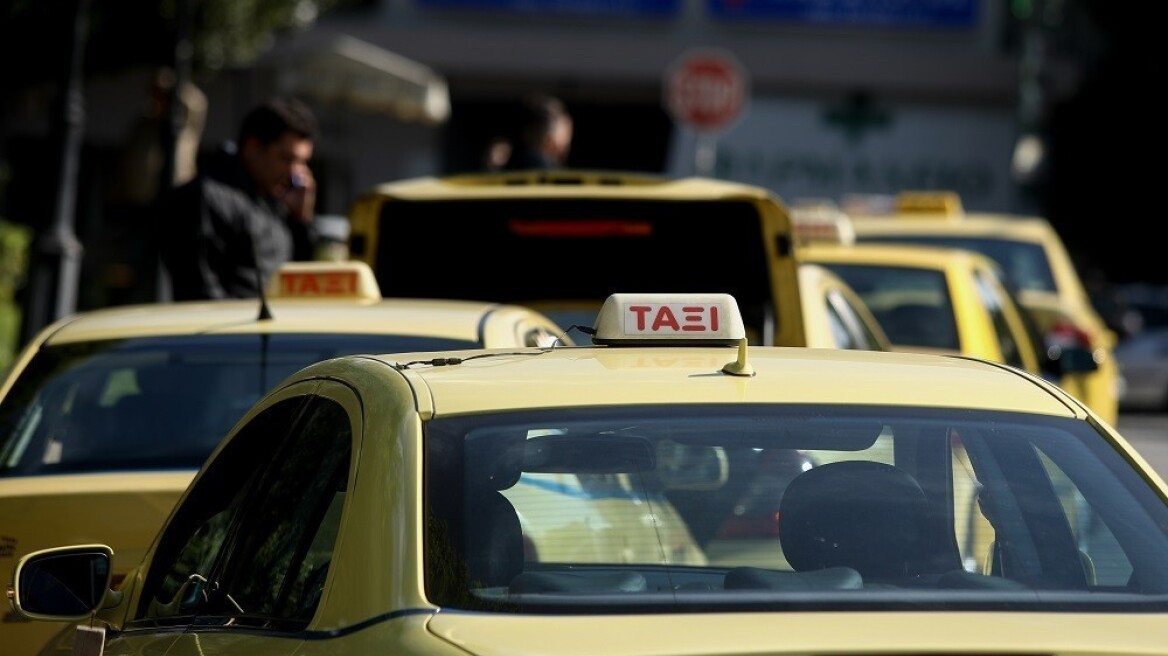 Lockdown: Στα κάγκελα με τα Ταξί