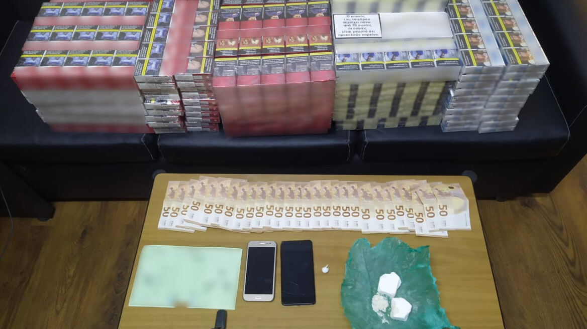 Αλεξανδρούπολη: Η «Laika» ξετρύπωσε κοκαΐνη και λαθραία τσιγάρα σε Ι.Χ.