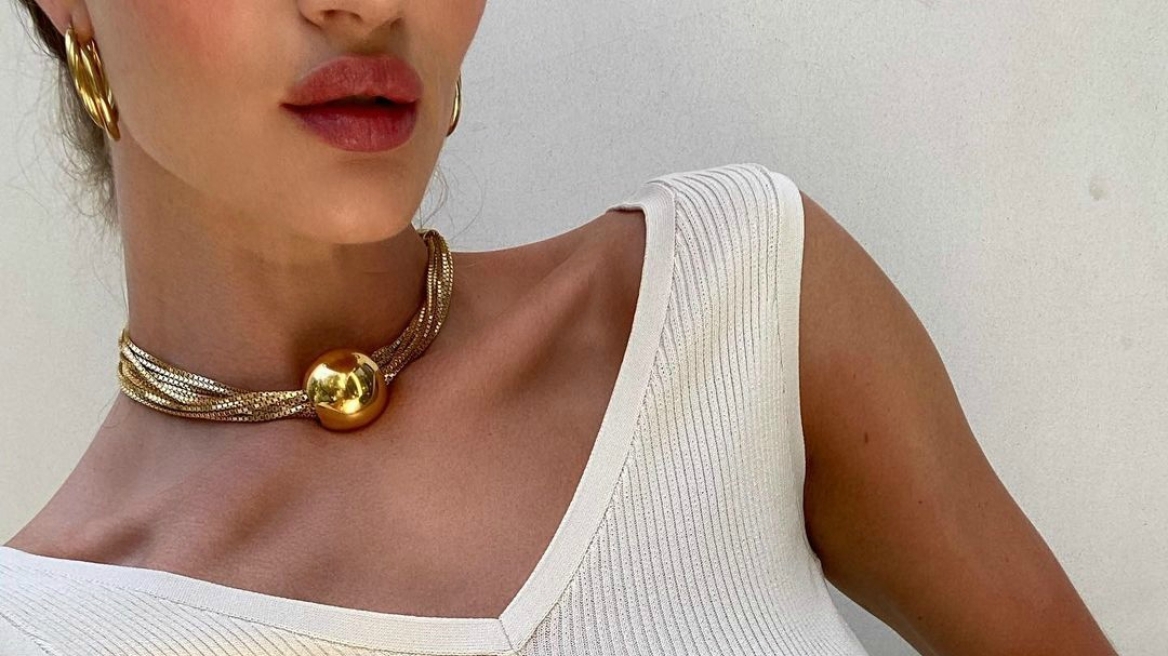 Βρήκαμε 5+1 προϊόντα ιδανικά για σύσφιξη λαιμού και ντεκολτέ