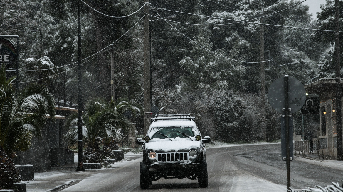 Κίνηση στους δρόμους: Πού έχει μποτιλιάρισμα τώρα - Ανοιχτά τα καταστήματα, δείτε το νέο ωράριο 