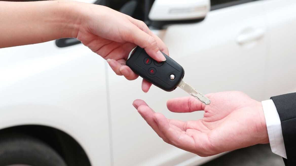 Αγοράζουν μεταχειρισμένα σαν καινούργια και είναι εντελώς... σαράβαλα