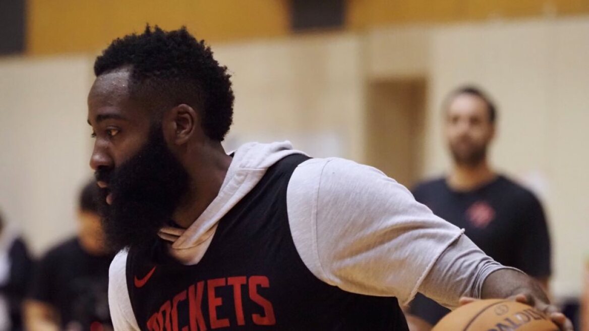 Οπαδοί των Ρόκετς γράφουν αρνητικές κριτικές στο εστιατόριο του Χάρντεν πριν καν ανοίξει