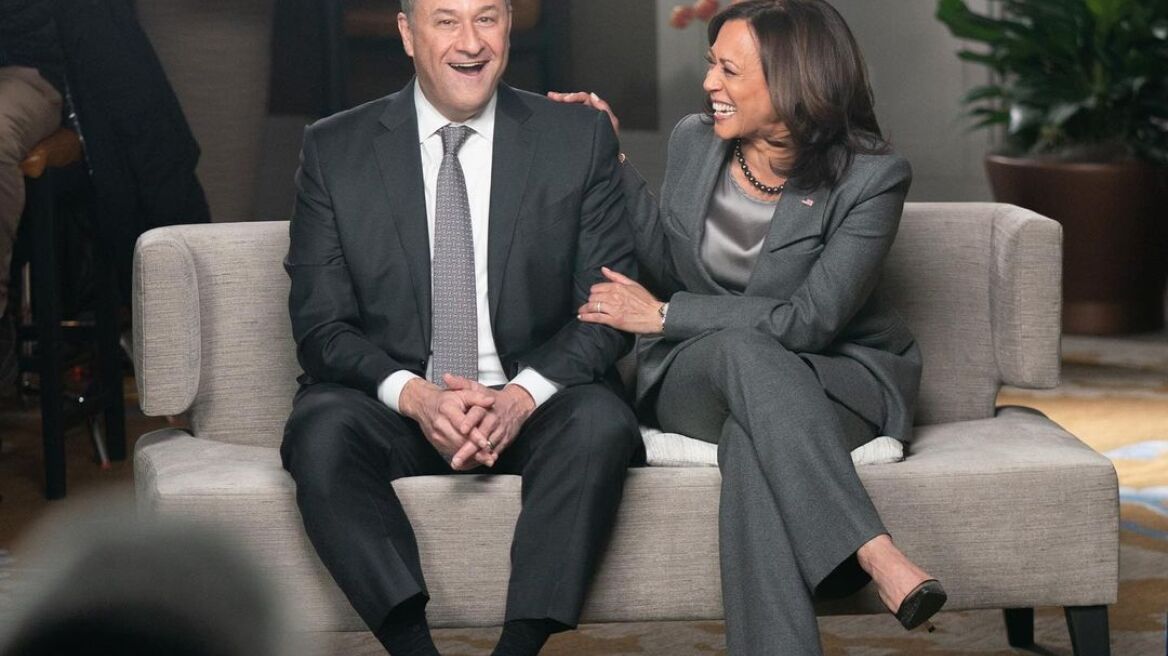 Η Kamala Harris παραδέχτηκε ότι έψαξε στο Google για τον Doug Emhoff πριν το πρώτο ραντεβού