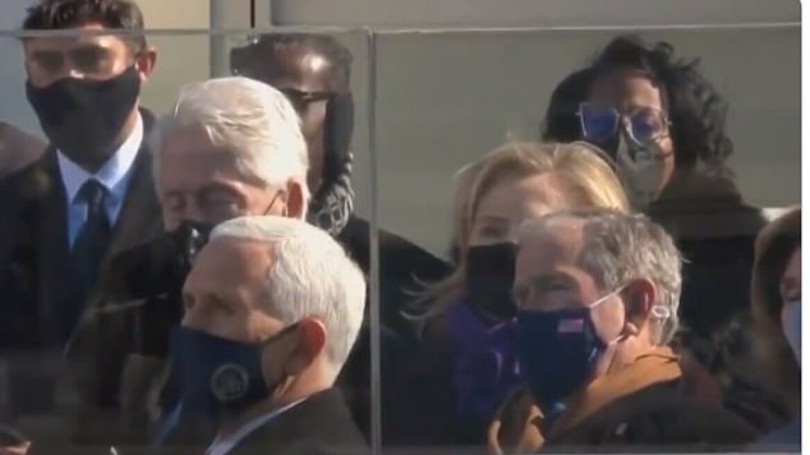 Ορκωμοσία Μπάιντεν: Ο Κλίντον φαίνεται να... κοιμάται σε κάποια στιγμή