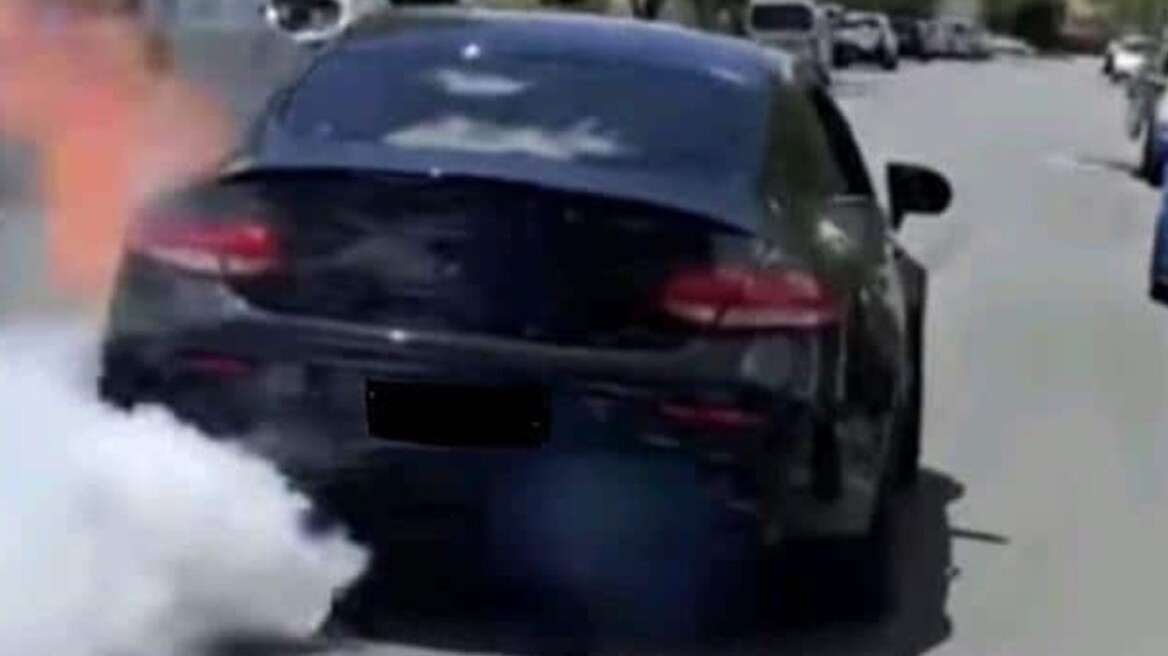 Έκαψε Mercedes-AMG C63 κάνοντας burn out σε γάμο (video)