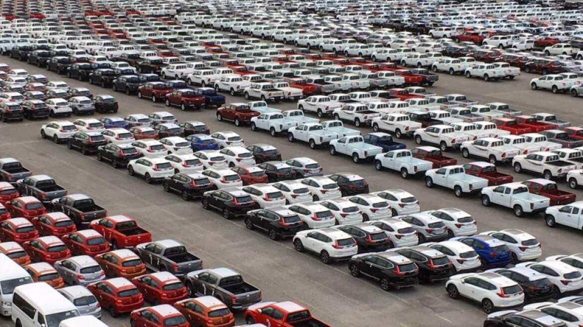 Ιδού ποιος είναι ο Έλληνας εκατομμυριούχος που "μπαίνει" στο αυτοκίνητο