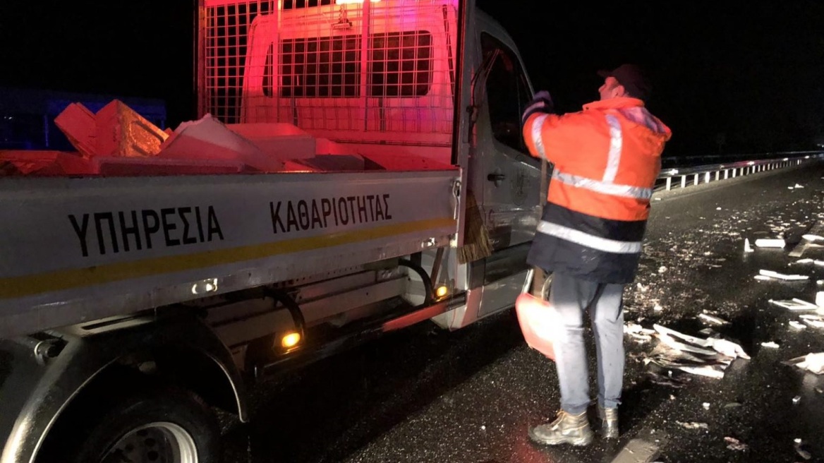 Απίστευτο τροχαίο στα Τρίκαλα - Γέμισε με ψάρια η εθνική οδός Τρικάλων - Καλαμπάκας