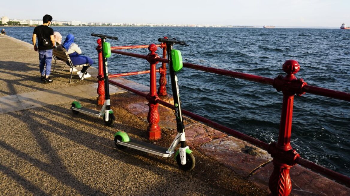 Θεσσαλονίκη: Τον «τσάκωσαν» εν ώρα διακίνησης ναρκωτικών και το έσκασε με... ηλεκτρικό πατίνι