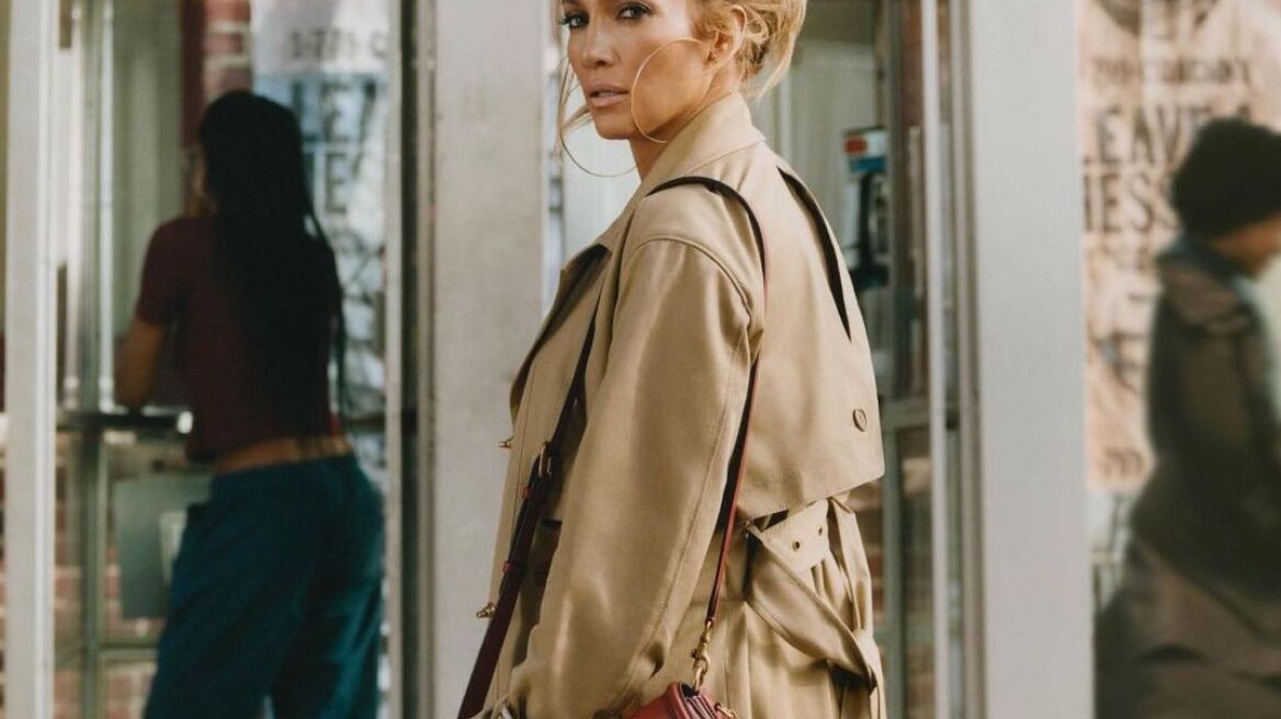 Η Jennifer Lopez ξαναγύρισε την επίμαχη σκηνή του στριπτίζ από το βίντεο κλιπ του «Love don’t cost a thing» 20 χρόνια μετά