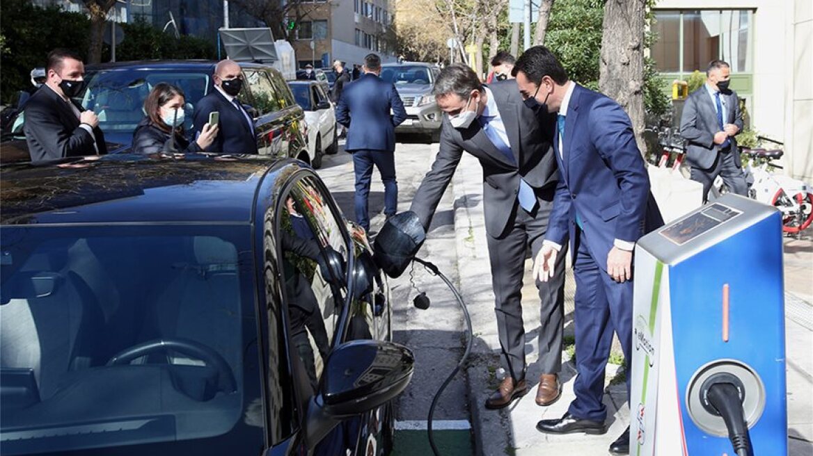 Μητσοτάκης για ηλεκτροκίνηση: Εχουν πουληθεί περισσότερα ηλεκτρικά αυτοκίνητα από όσα υπολογίζαμε 
