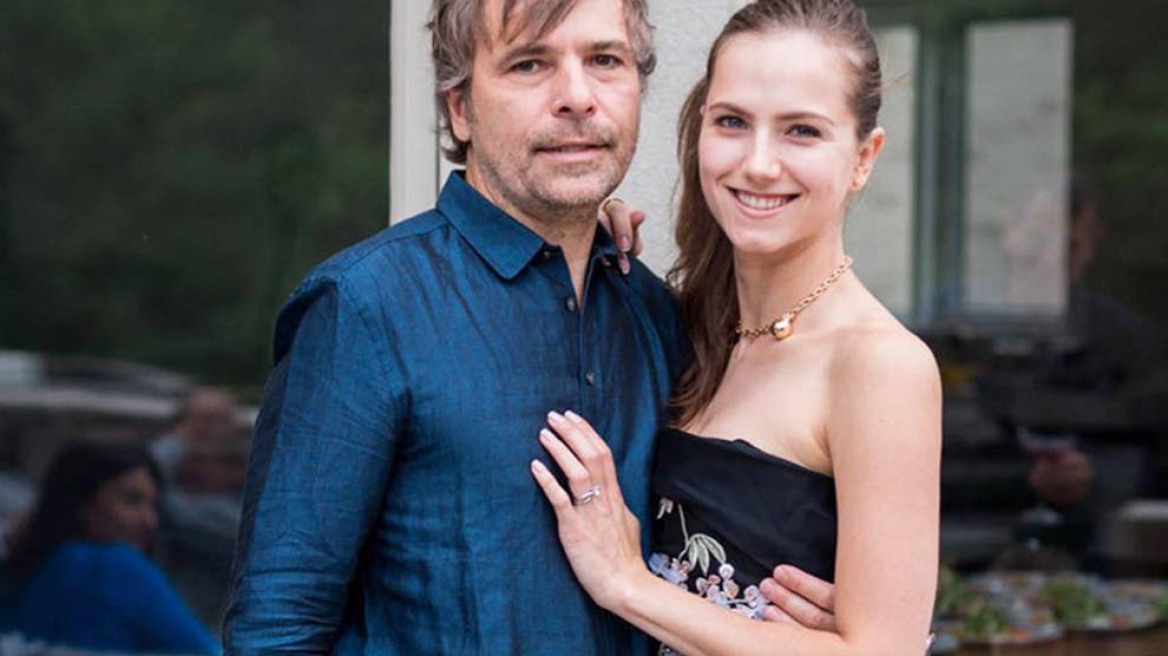 Σκάνδαλο στον Καναδά: Δισεκατομμυριούχος προσποιήθηκε τον εργαζόμενο σε μοτέλ για να κάνει νωρίτερα το εμβόλιο