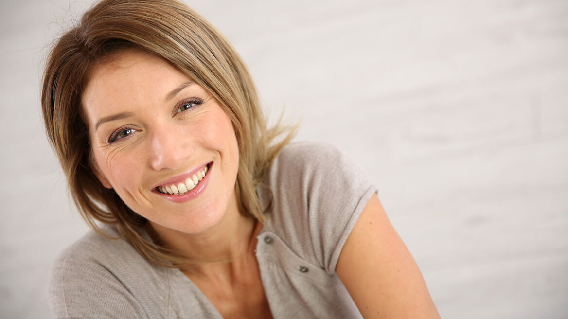 Ματώνουν τα ούλα σας; Δείτε ποια βιταμίνη μπορεί να σας λείπει