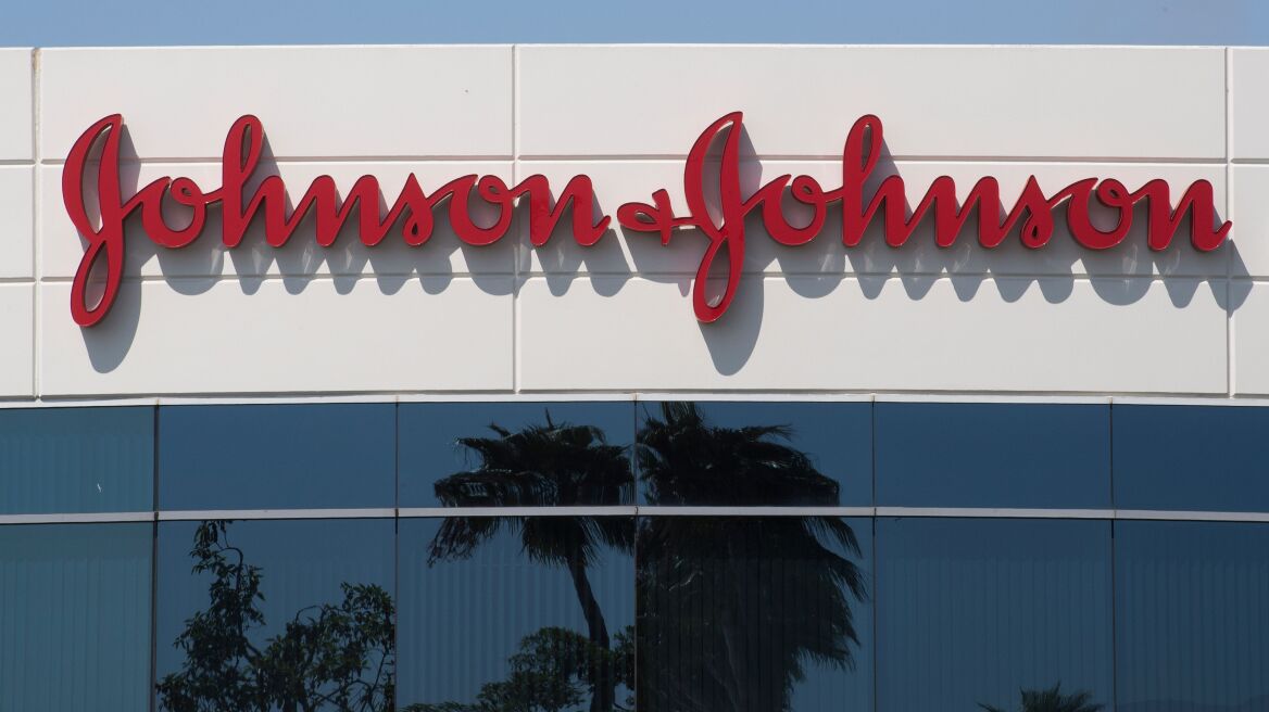 Johnson & Johnson: Ανακαλεί πέντε αντηλιακά - Βρέθηκε καρκινογόνο χημικό σε ορισμένα δείγματα