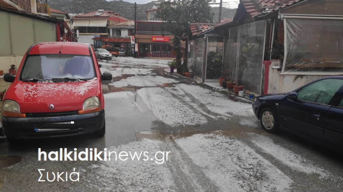 Χαλκιδική: Άσπρισαν οι δρόμοι από το χαλάζι - Βίντεο