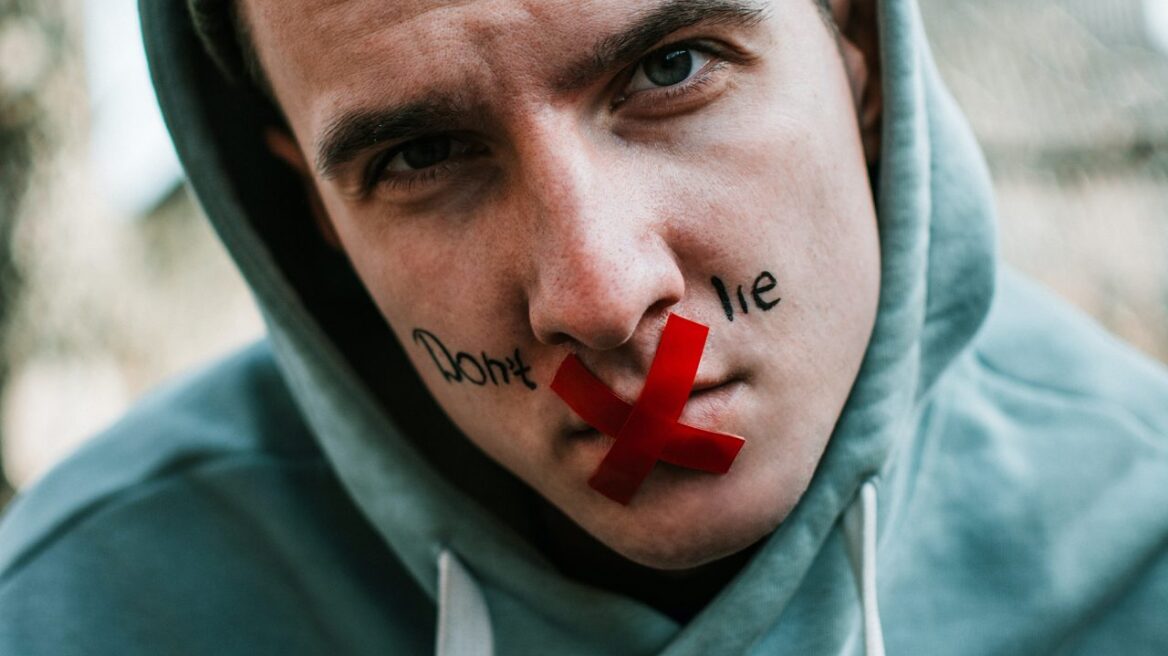 Λέει ψέματα ή αλήθεια; Το μοτίβο ομιλίας που προδίδει