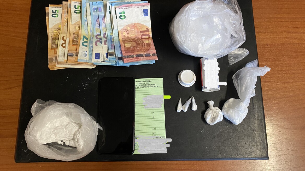 Πάρκαρε τη μοτοσικλέτα για να κρύψει κοκαΐνη στη Χερσόνησο