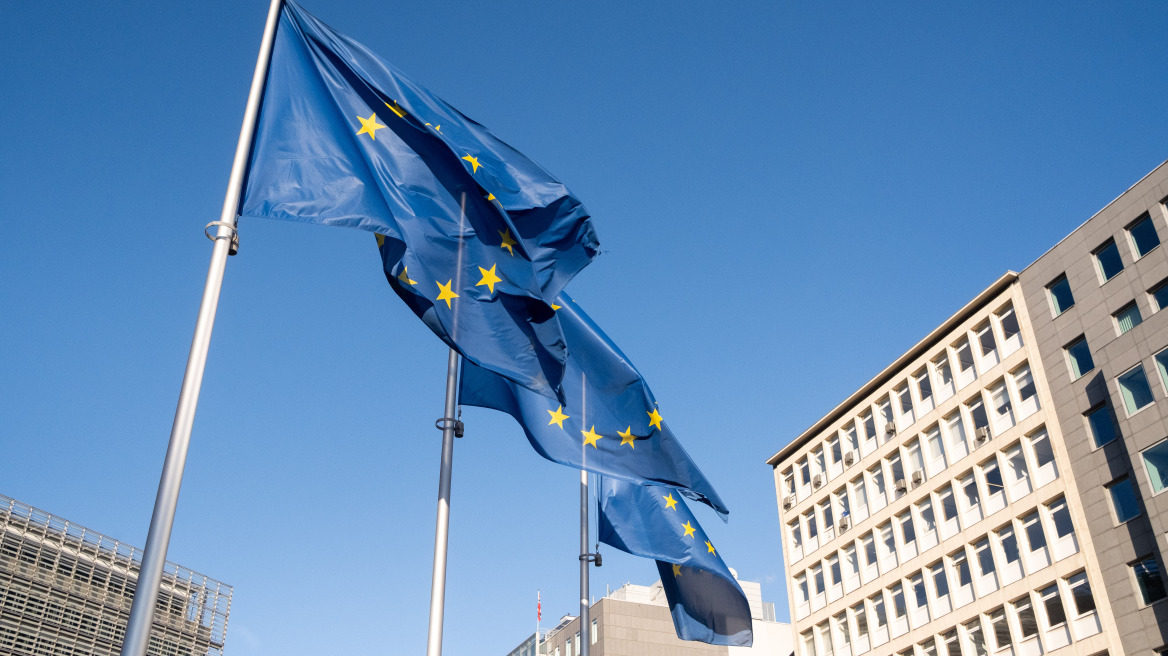 Το ποσό-ρεκόρ των 2,8 δισ. ευρώ έφθασε η χρηματοδότηση της ΕΤΕπ στην Ελλάδα το 2020