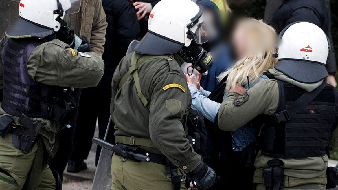 Σύνταγμα: Επεισόδια και χημικά με αρνητές του λοκντάουν