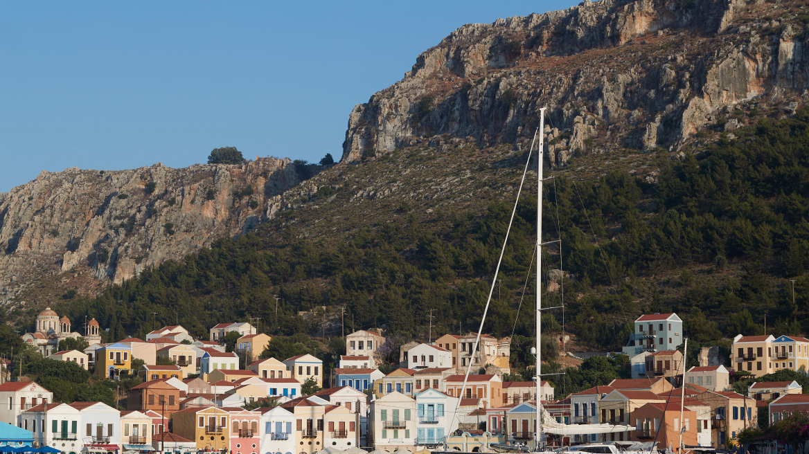 Οπλίτες με πτυχίο ιατρικής παίρνουν μετάθεση για Κουφονήσια, Καστελόριζο, Γαύδο και Οθωνούς