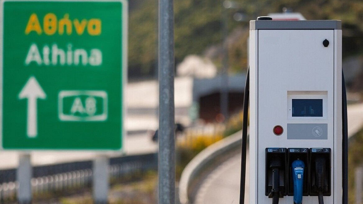 Ο μικρός αριθμός σταθμών φόρτισης «φρενάρει» την ηλεκτροκίνηση!