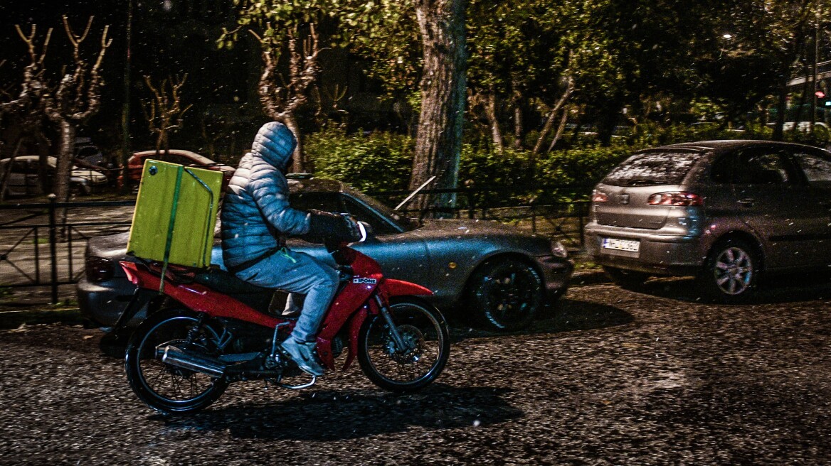 Αυστηρή σύσταση του Υπουργείου Εργασίας για την προστασία της υγείας και ασφάλειας των διανομέων