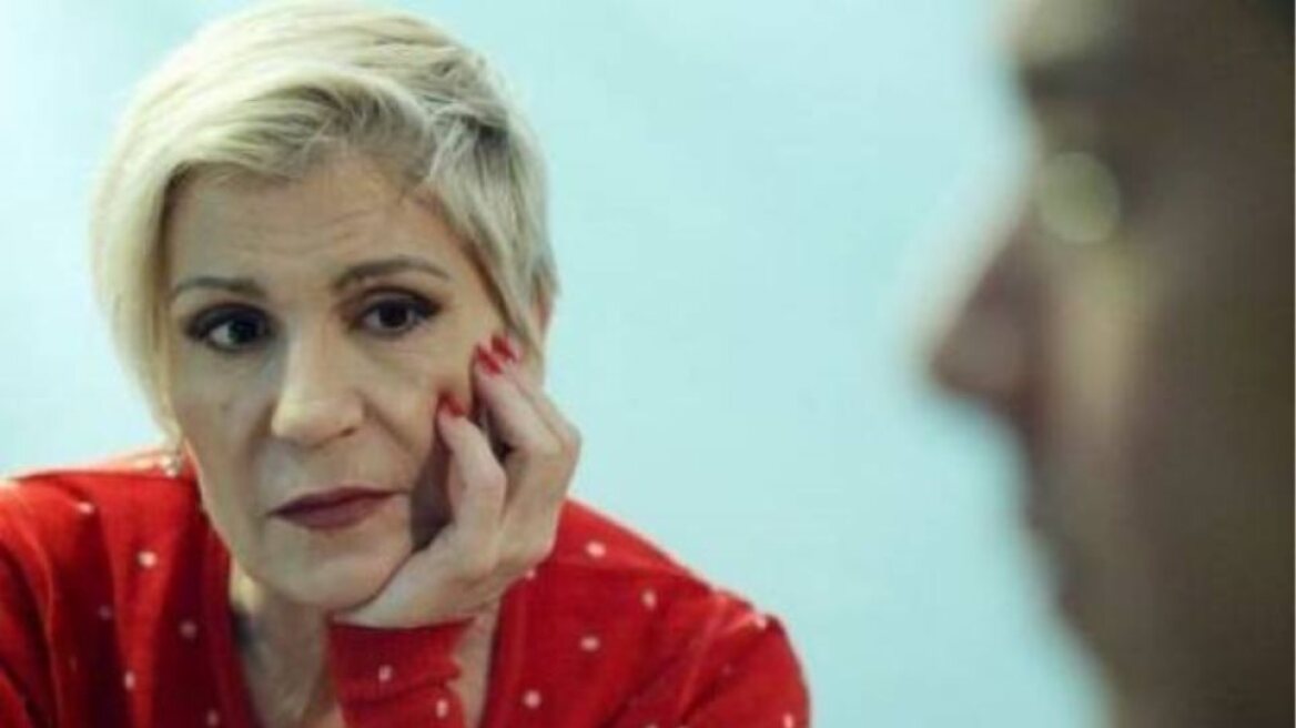 Χρύσα Ρώπα: Η συγγνώμη, ο εκνευρισμός με όσα συμβαίνουν στο θέατρο και ο αποκλεισμός της