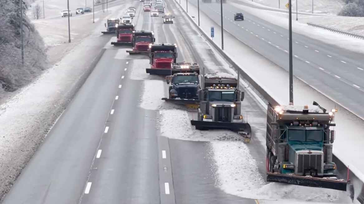 Έτσι απομακρύνεις σε χρόνο ρεκόρ το χιόνι από την Εθνική Οδό - Δείτε το video