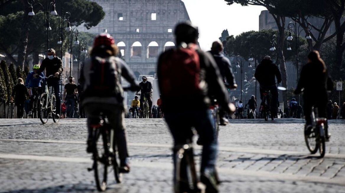 Ιταλία: Η κυβέρνηση Ντράγκι παρατείνει για ένα μήνα την απαγόρευση μετακίνησης μεταξύ περιφερειών