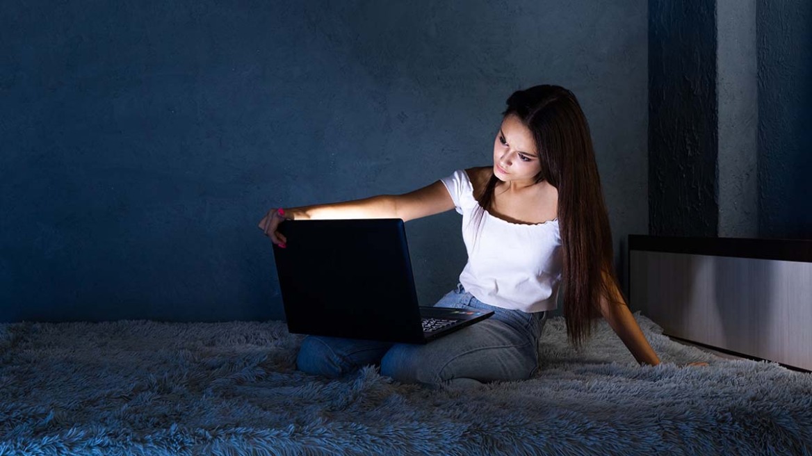 Πανδημία: Ο κίνδυνος που απειλεί όσους είναι όλη μέρα στα social media