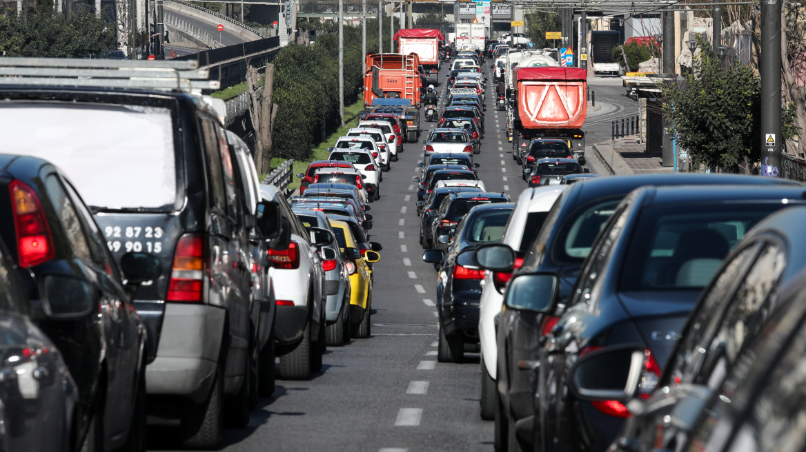 Τέλη κυκλοφορίας: Λήγει αύριο η προθεσμία – Πώς θα τα πληρώσετε