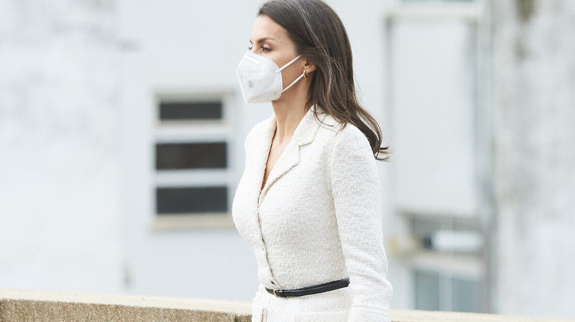 Βασίλισσα Λετίσια: Πιο κομψή από ποτέ με λευκό τουίντ φόρεμα