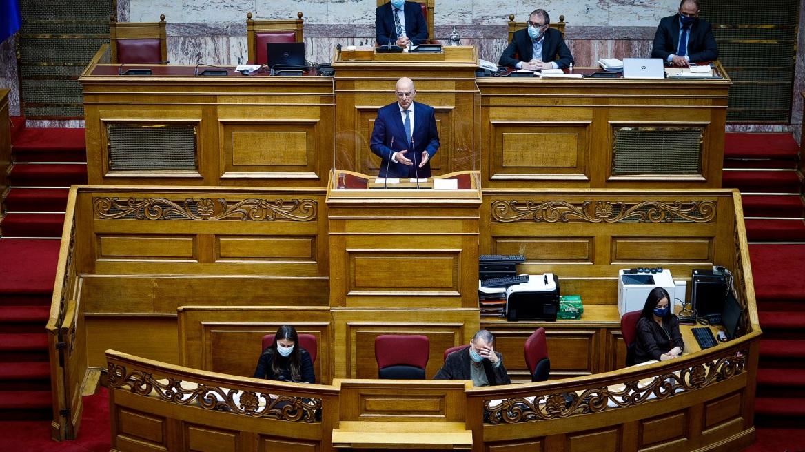 Βουλή: Υπερψηφίστηκε ο νέος Οργανισμός του υπουργείου Εξωτερικών