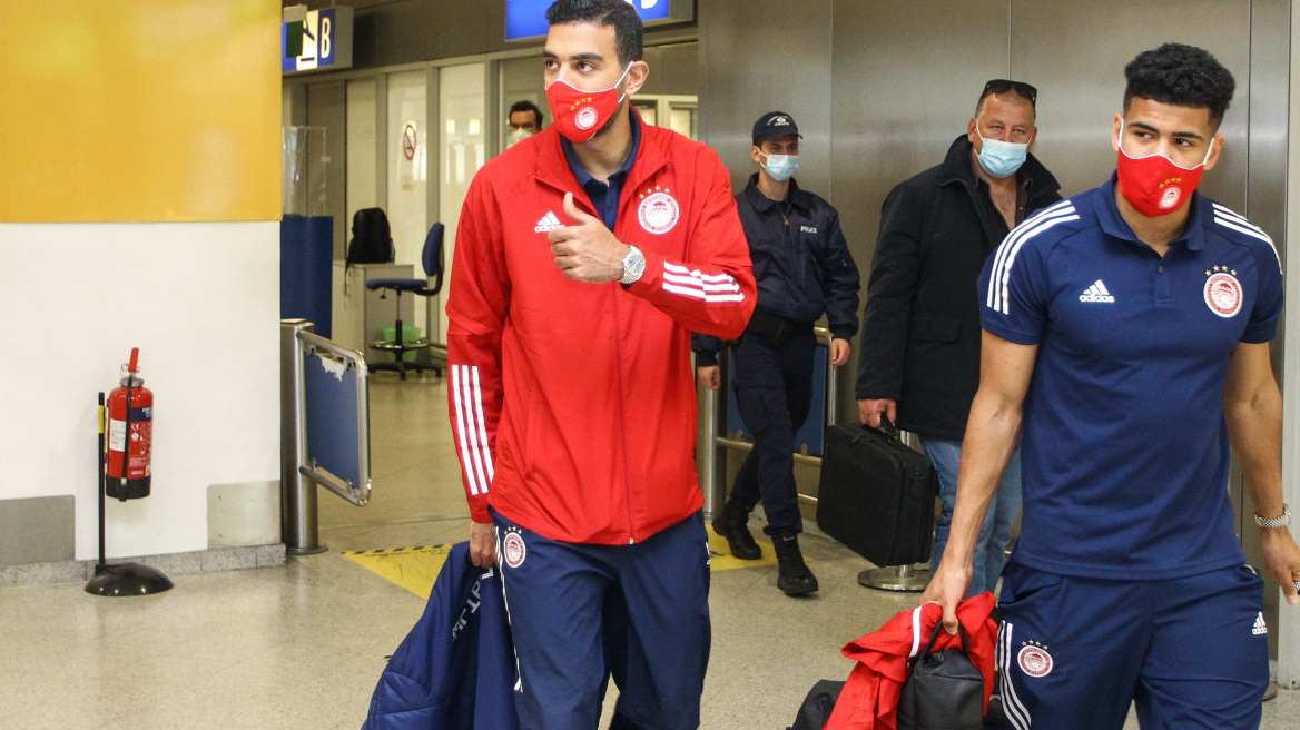 «Πάτησε» Ελλάδα ο Ολυμπιακός: Παίκτες και Μαρτίνς έμαθαν την κλήρωση με Άρσεναλ στο αεροπλάνο