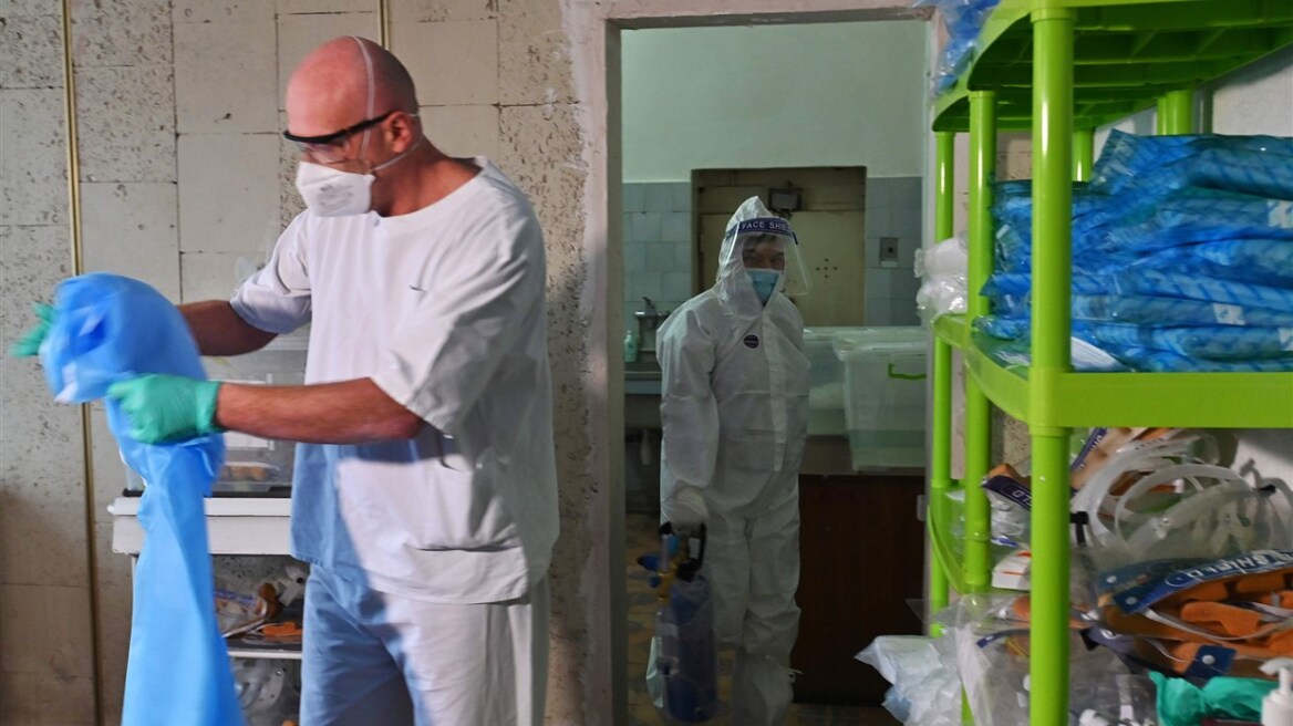 Κορωνοϊός - Ουκρανία: Στα σκουπίδια εμβόλια - Δεν προσέρχονται στα ραντεβού τους οι γιατροί