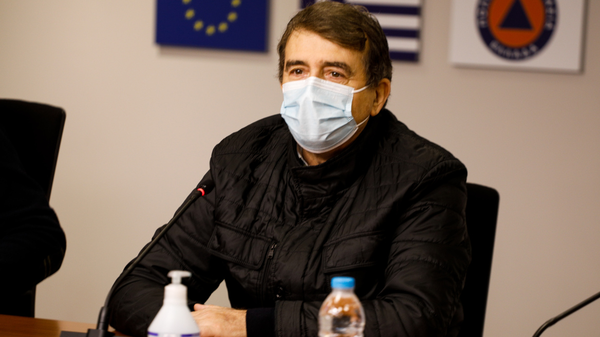 Χρυσοχοΐδης από την Κέρκυρα: Εμβολιαστείτε όλοι με τη σειρά σας και να προσέχετε