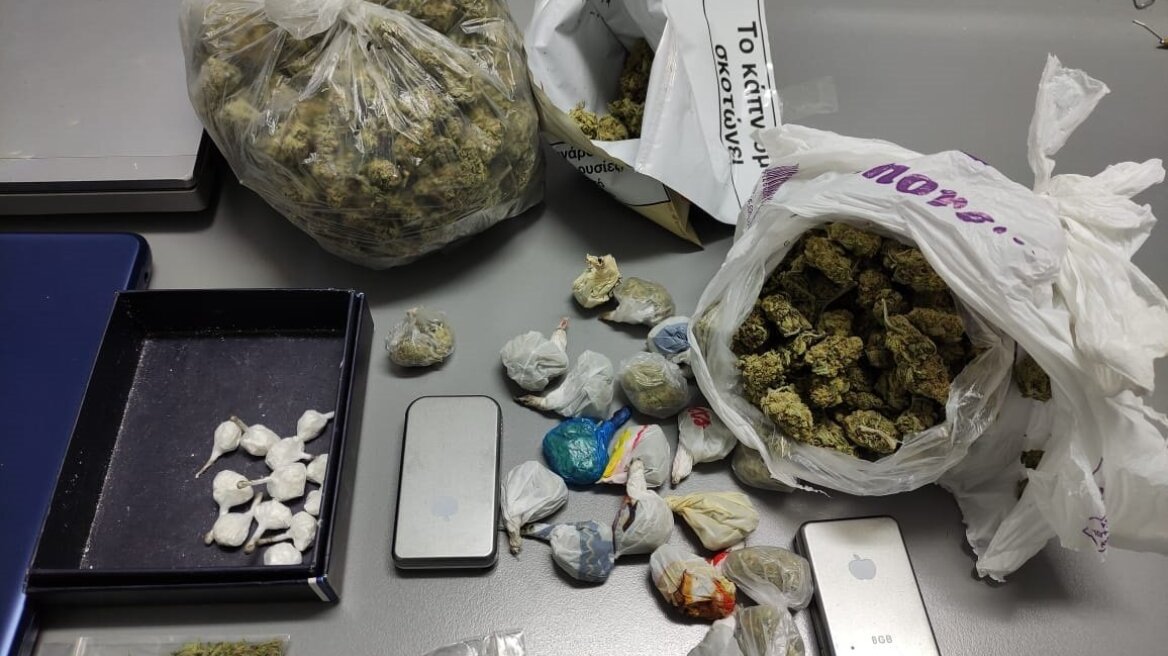 Εξαρθρώθηκε συμμορία που διακινούσε ναρκωτικά και διέπραττε κλοπές στην Αττική