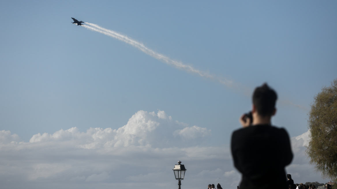 Δοκιμαστικές πτήσεις μαχητικών σήμερα στην Αθήνα εν όψει 25ης Μαρτίου