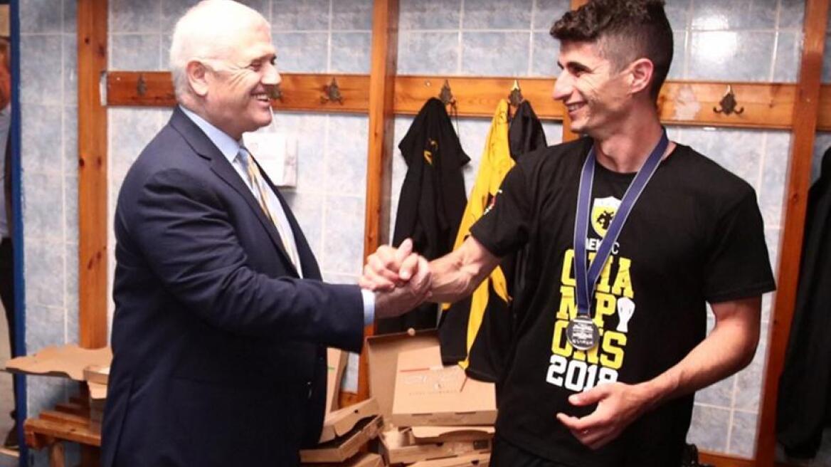 «Έδεσε» μέχρι το 2024 τον Μάνταλο η ΑΕΚ