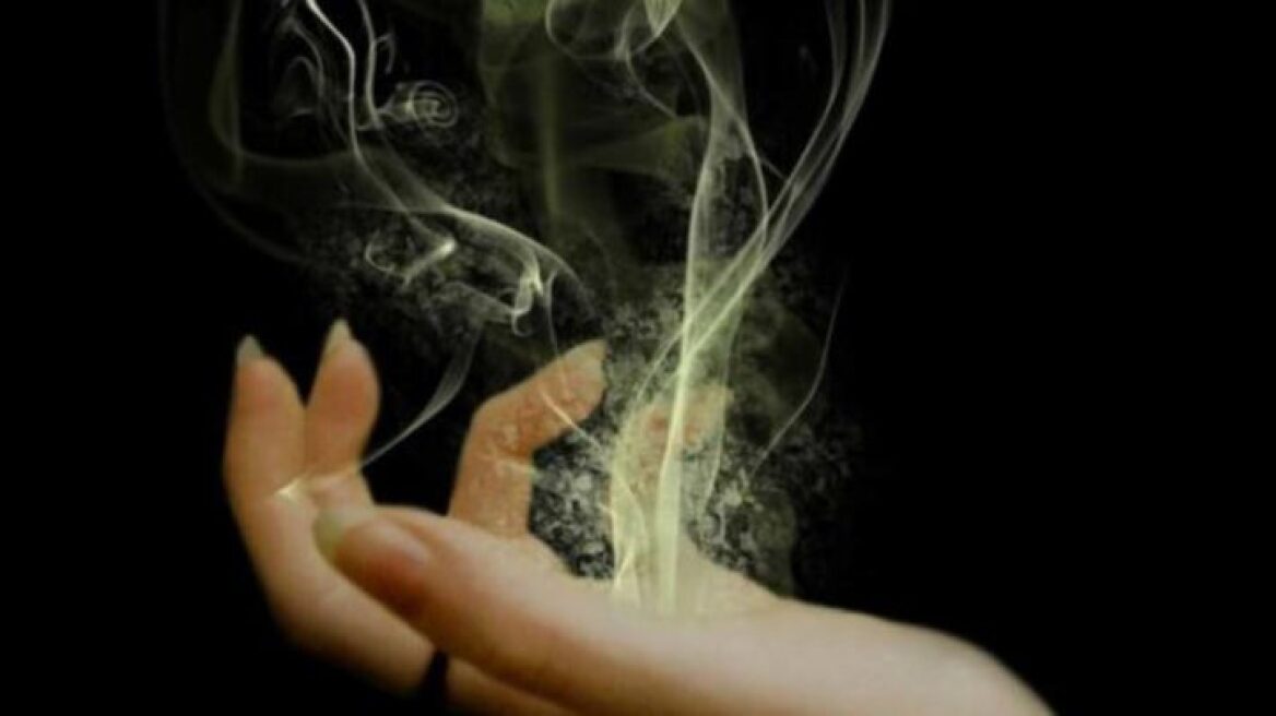 Λάρισα: Συνταξιούχος αστυνομικός «έλυνε μάγια» έναντι αμοιβής