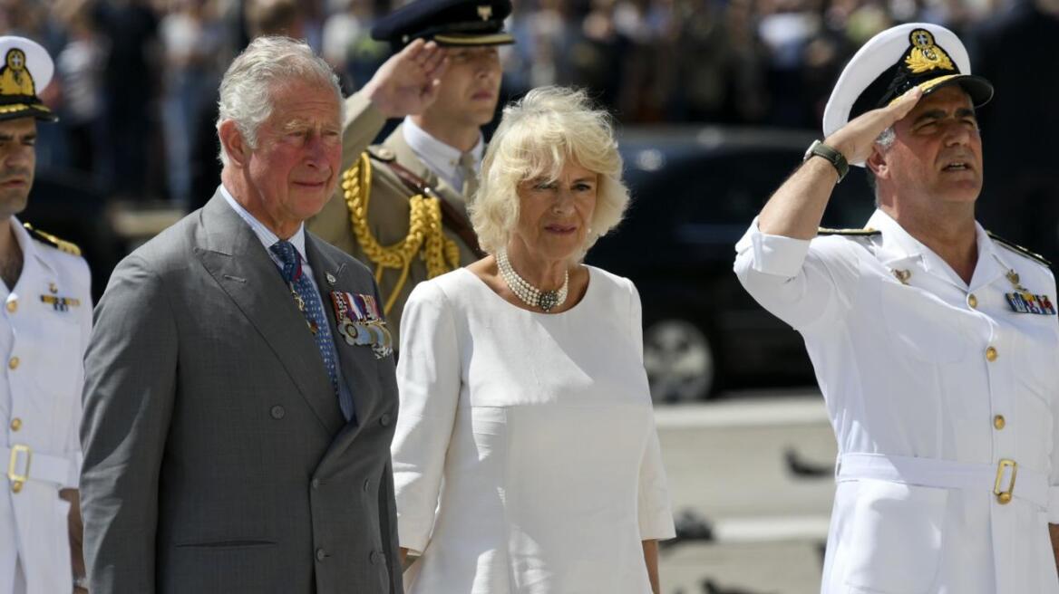 Πρίγκιπας Κάρολος: Με μια φωτογραφία στο Σύνταγμα ανακοίνωσε την επίσκεψή του στην Αθήνα