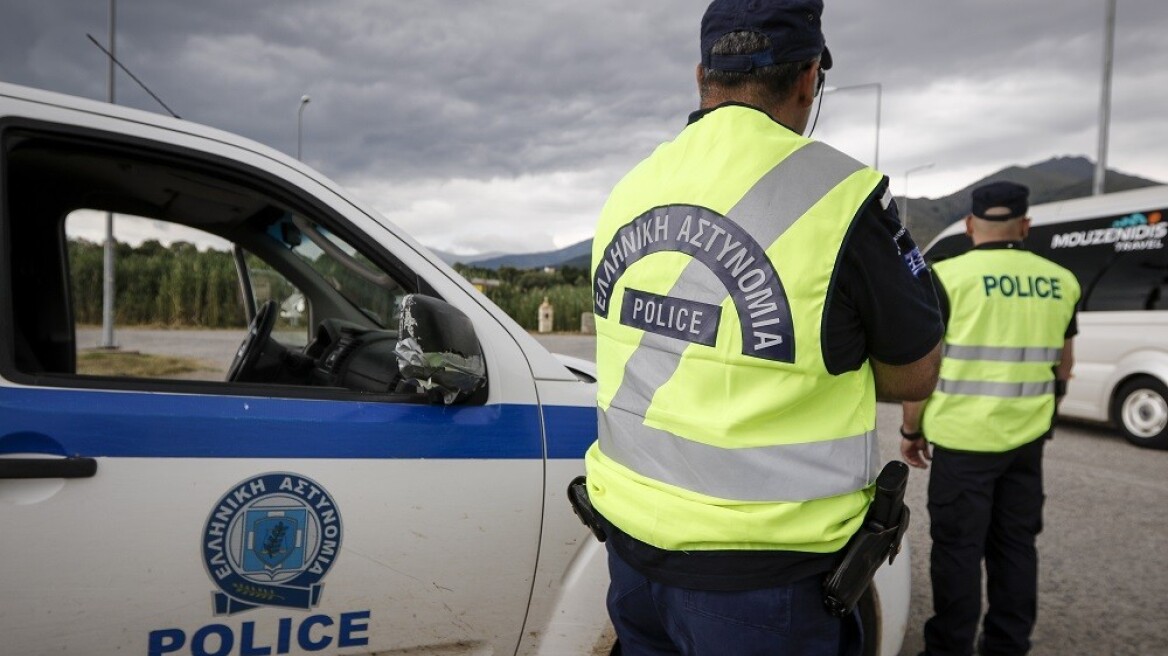 Απίστευτο: Με 3000€ έστελναν το δίπλωμα σπίτι με delivery  - Συνελήφθησαν