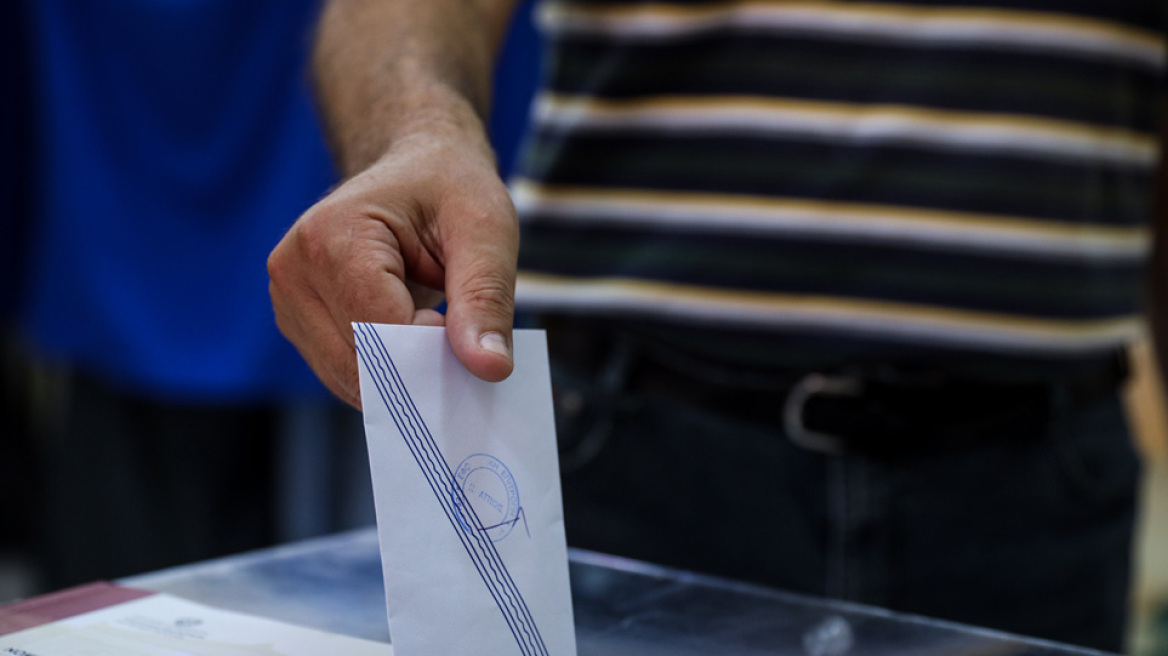 Δημοσκοπήσεις: Σταθερά μπροστά η ΝΔ - Κόπωση και απαισιοδοξία για την πανδημία