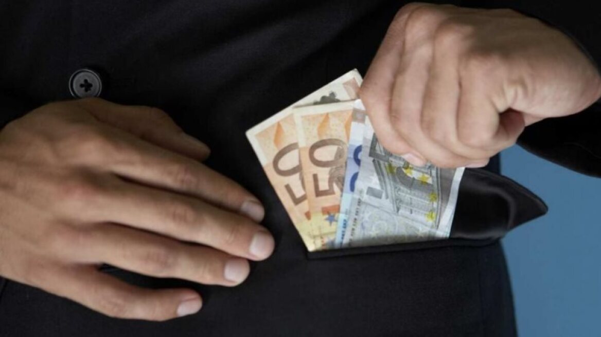 Καβάλα: Ο «φίλος» του τον ξάφριζε επί τρεισήμισι μήνες!