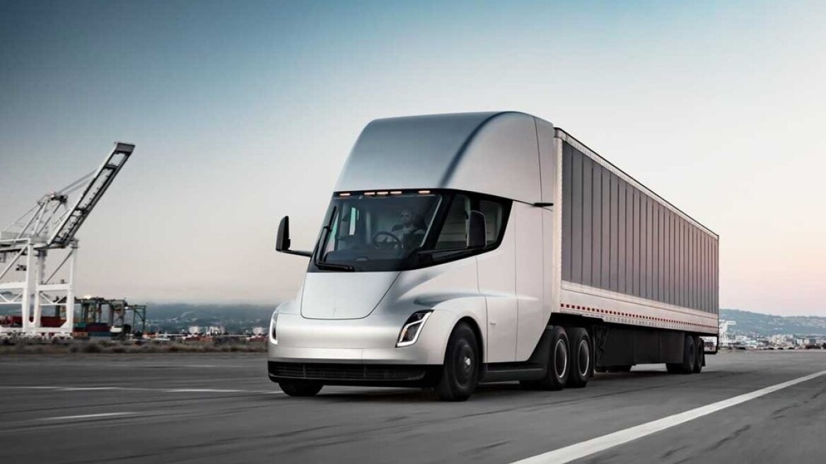 Tesla: Ετοιμη να τα… σπάσει και στα φορτηγά (VIDEO)