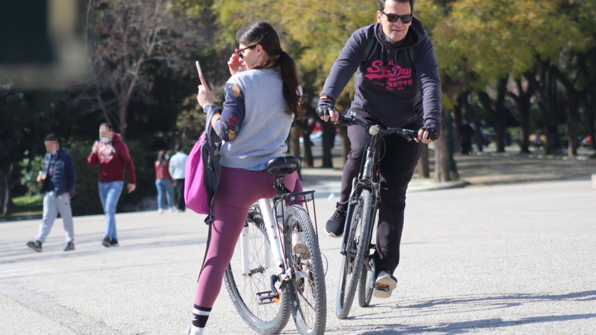 Κωνσταντίνος Καζάκος: Σε τρυφερές στιγμές με τη νέα του σύντροφο στο Ζάππειο