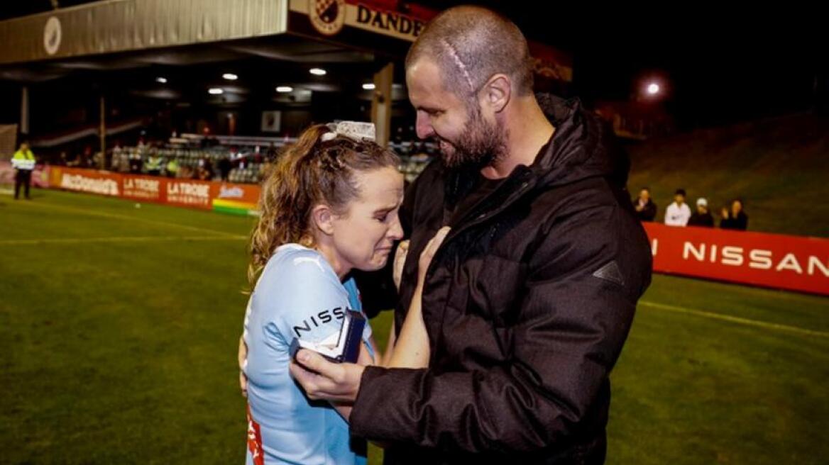 Σπαρακτική ιστορία αγάπης: Το τελευταίο γκολ, ο καρκινοπαθής σύντροφος και η πρόταση γάμου 