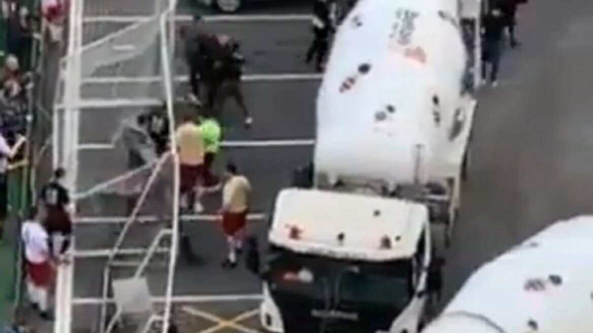 Βίντεο: Πρόεδρος έδειρε αντίπαλο προπονητή στη Σερβία