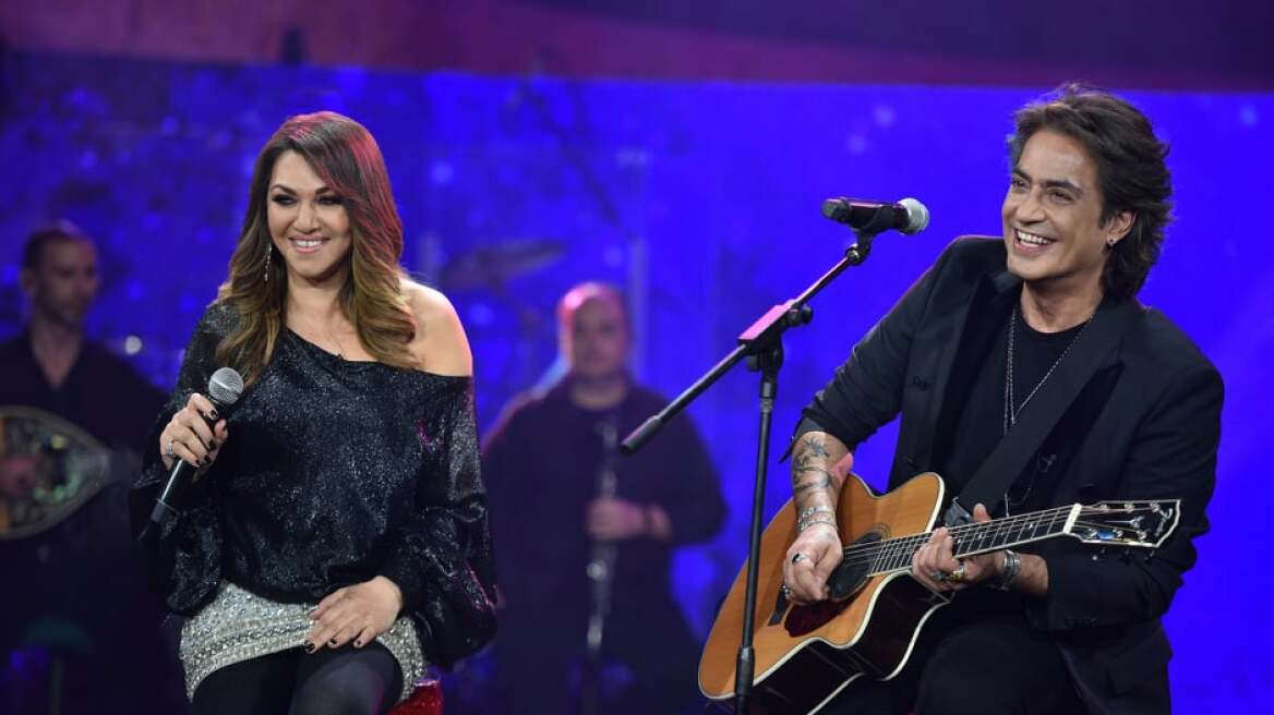 Καίτη Γαρμπή: Με εμβληματικές δημιουργίες Celia Kritharioti στο «Σπίτι με το Mega»